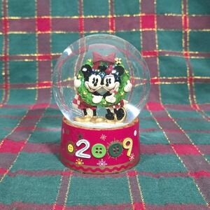 Disney Store Mickey Minnie Mouse 2009 Christmas Snow‎ Globe Winter Holidays